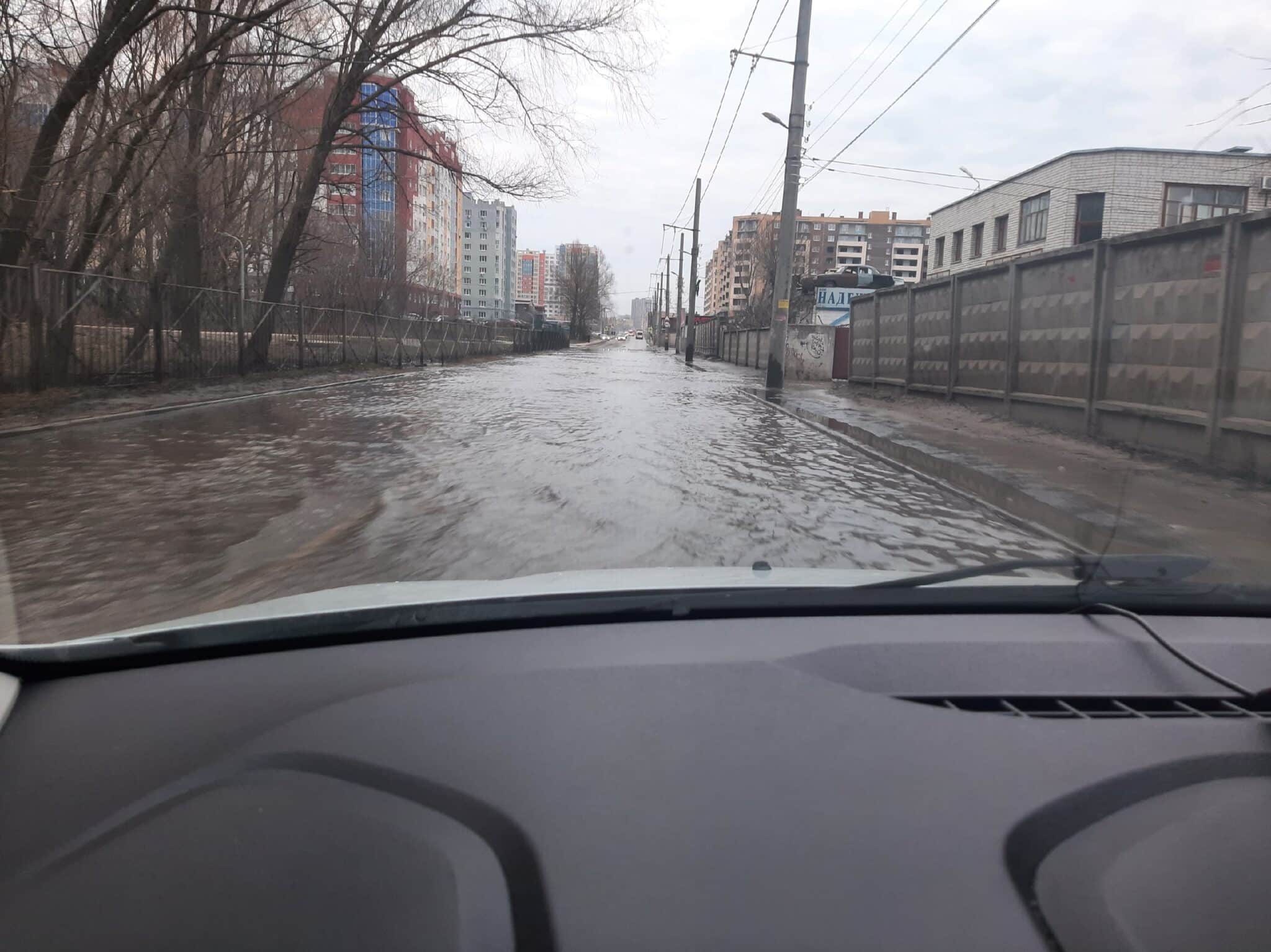 Первого апреля 2023. Окский проезд Рязань. Половодье Рязань. Рязань затопило. Апрель в городе.