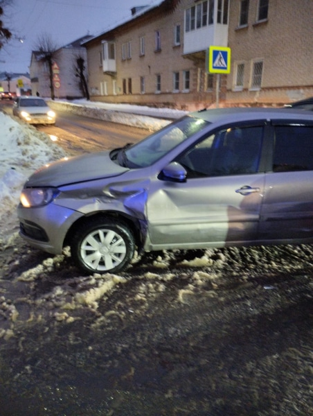 В Рязани не поделили дорогу две Лады Гранты, есть пострадавшие