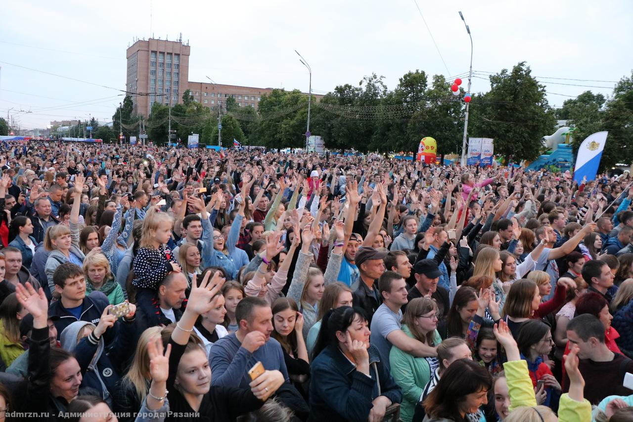 Город рязанский население. Рязань люди. Жители города Рязани. Люди в Рязани на площади.