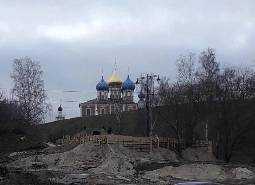 Напротив Рязанского кремля делают смотровую площадку
