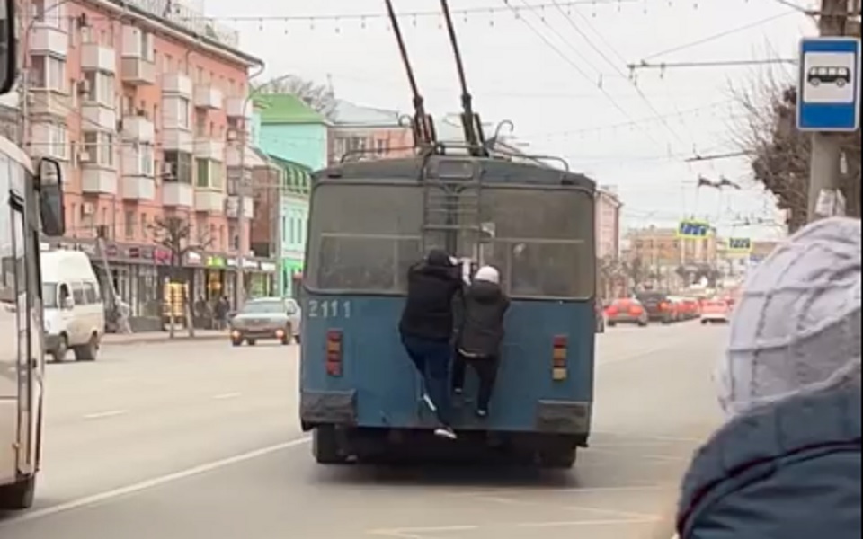 Родителей рязанских подростков предупредили об опасности зацепинга