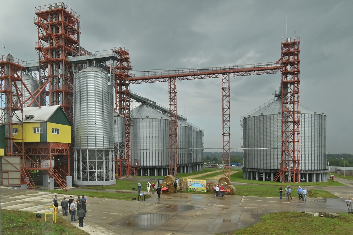 В Захаровском районе открыли элеваторный комплекс