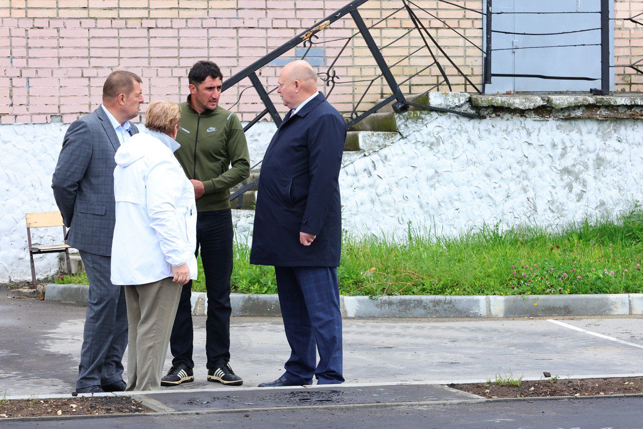 Мэр Рязани проконтролировал строительство спортивной площадки в районе Недостоево
