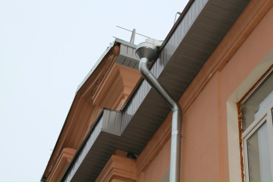 Рязанские депутаты проверили ход ремонта в ЦДТ "Приокский"