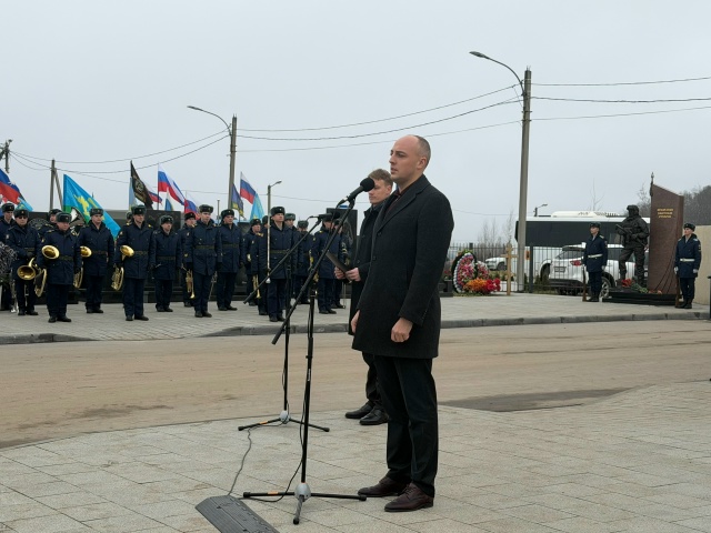 В Рязани открыли монумент "Знамя и честь"