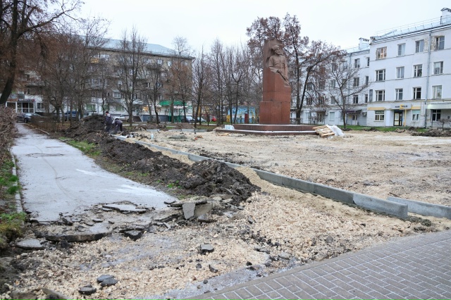 В Рязани благоустраивают сквер у "Дома художника"