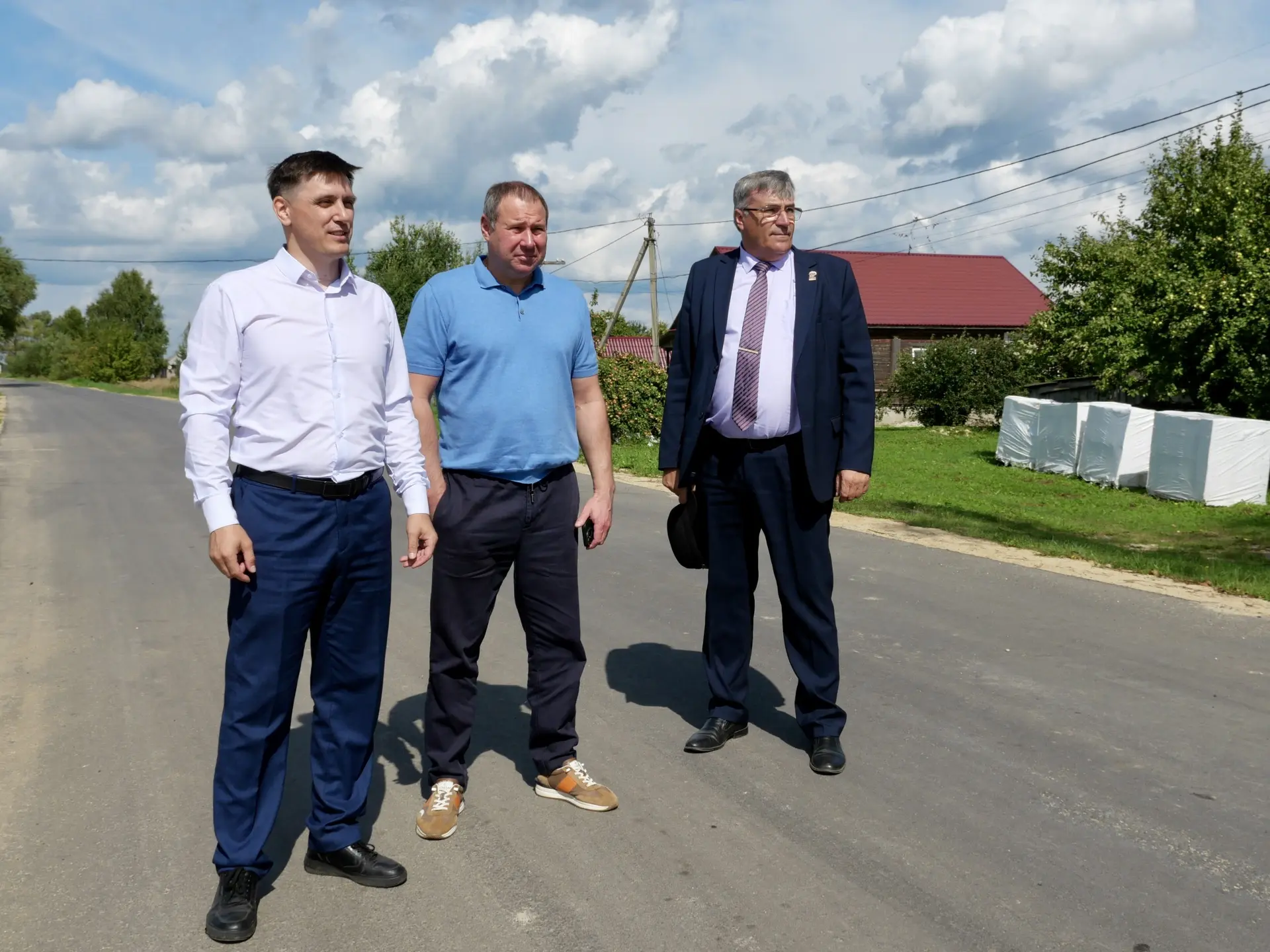Чиновник Минтранса проверил дорожный ремонт в Ермишинском округе